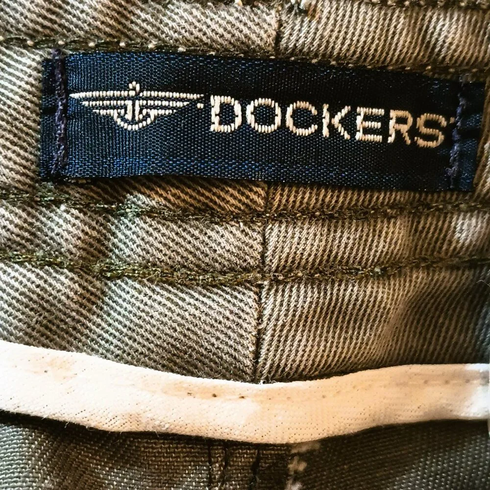 Dockers Women's Gray Cargo Shorts 8P Mid Rise